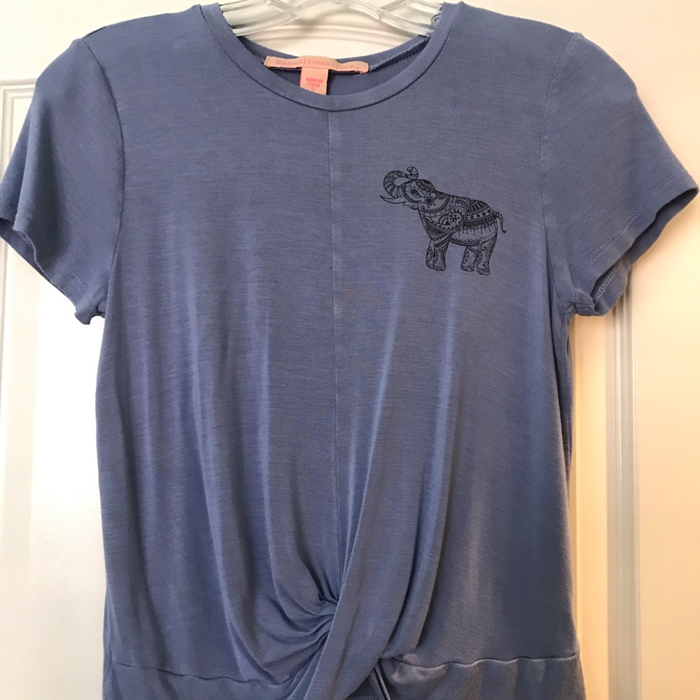 Juniors twisted front T-shirt